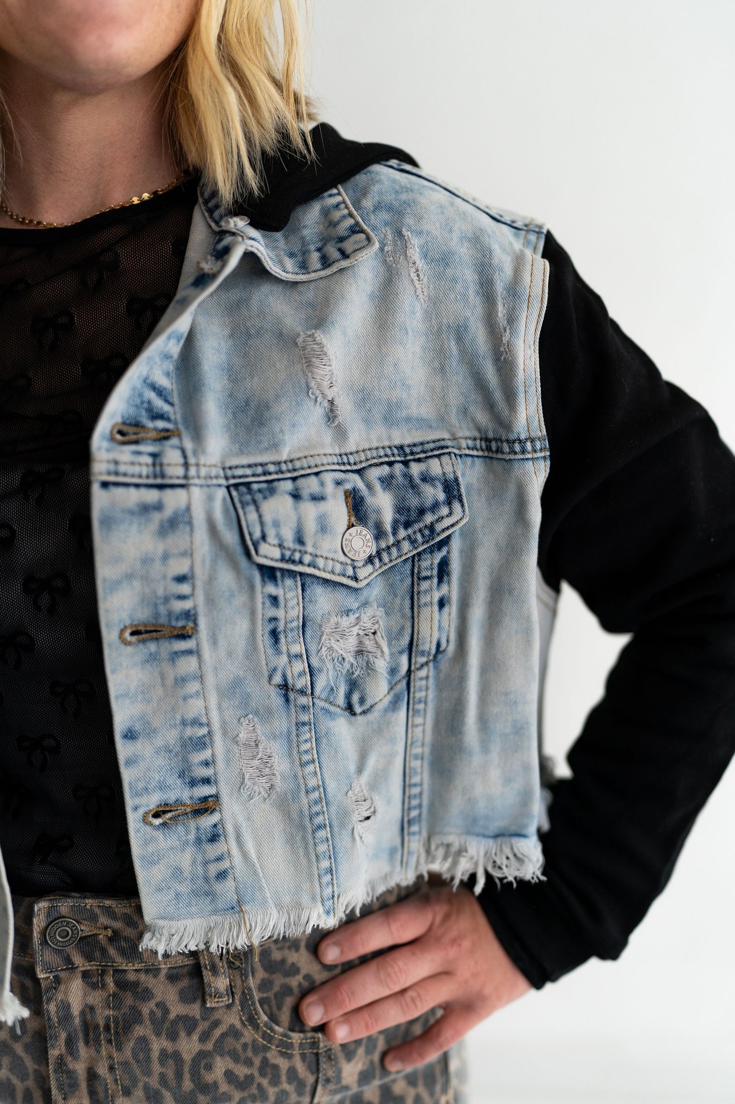 Cropped Contrast Denim Hoodie Jacket-Veveret