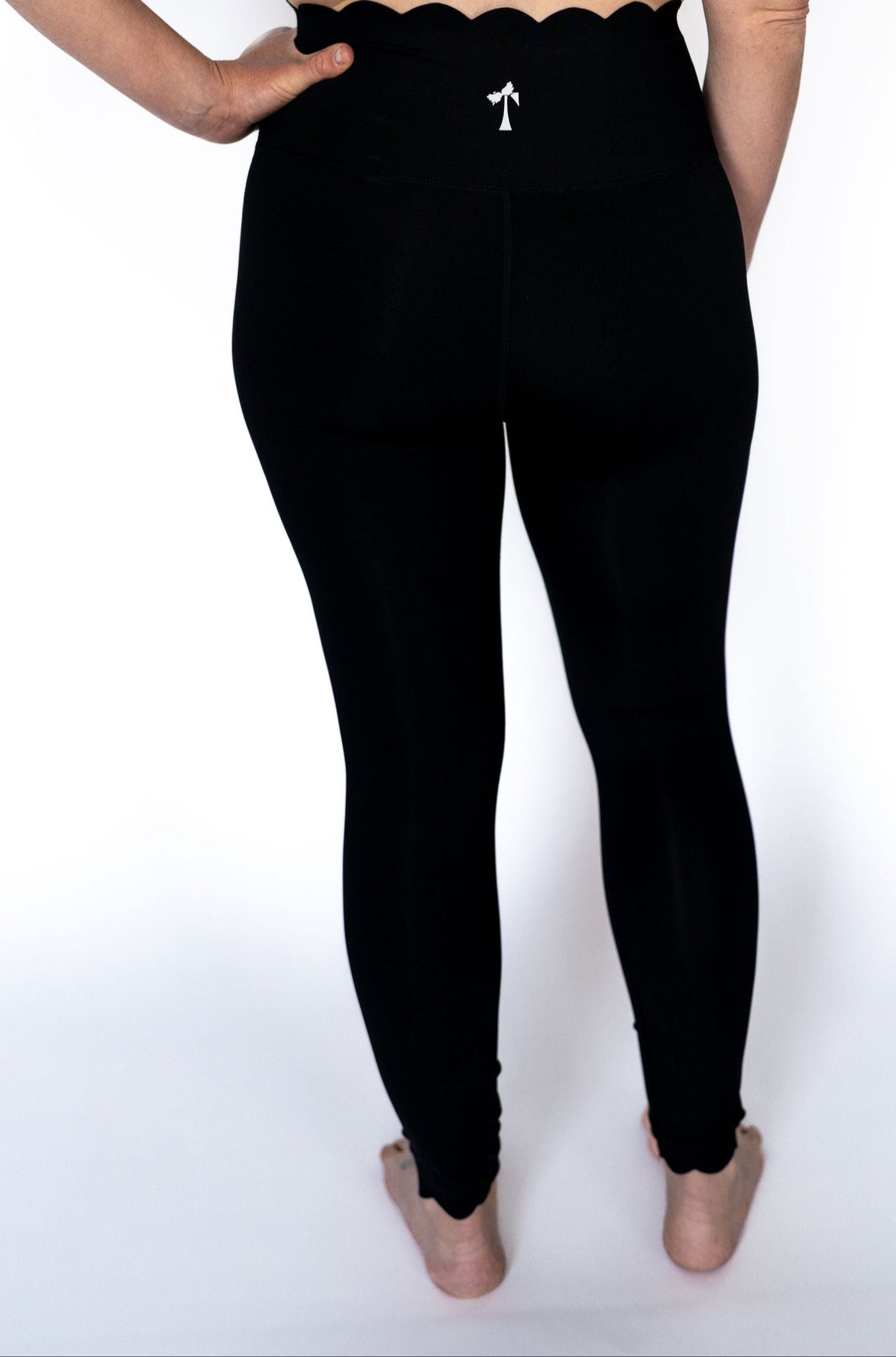 Scalloped Perfection Leggings-Black