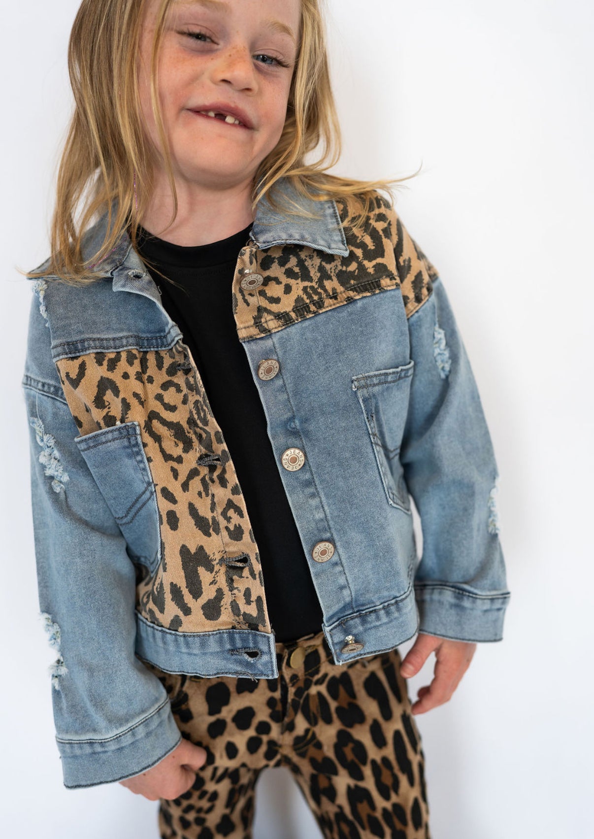Light wash denim with distressed details for a cool, lived-in vibe
Leopard print patchwork on the front, back, and shoulders
Functional front pockets & button-up closure
Slightly relaxed fit for layering over tees or sweaters
Durable cotton blend for comfort and long-lasting wear
Available in kids sizes 3–8