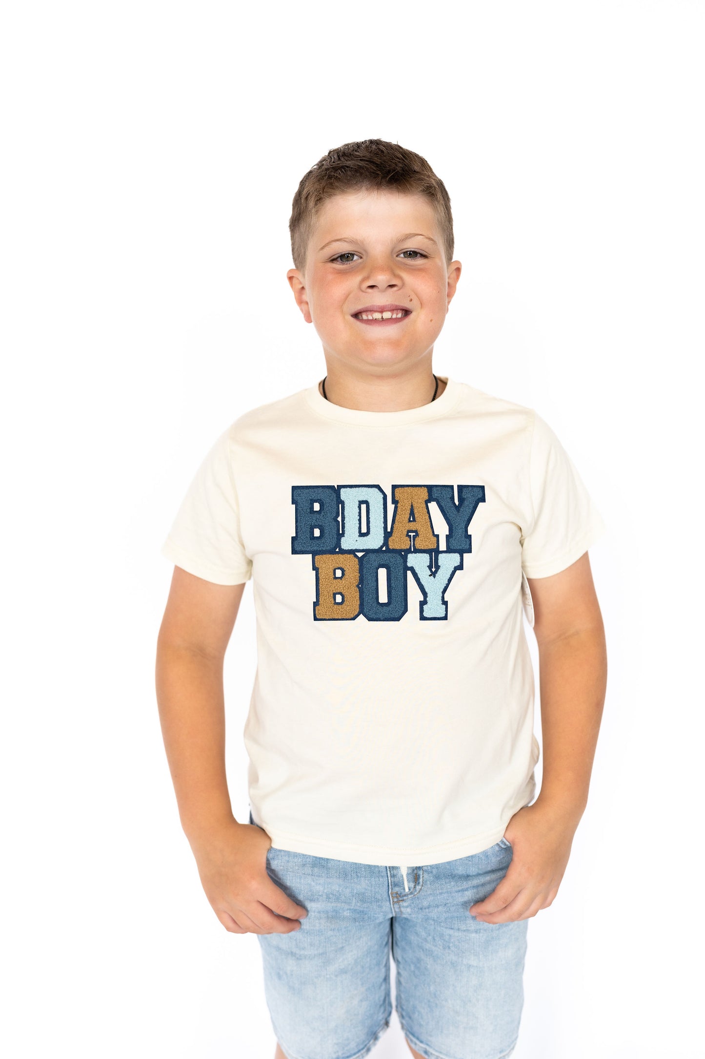 Birthday Boy Tee , “BDAY BOY” chenille patch design
Soft + stretchy cotton blend
Unisex fit for toddlers and big kids