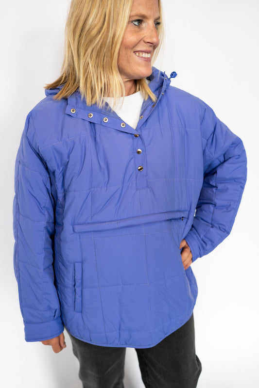 Rich purple quilted design for a stylish, standout look
Lightweight yet warm insulated puffer style
Snap-button front with adjustable hood
Large front kangaroo pocket + side pockets for essentials
Relaxed fit – easy to layer over sweaters and hoodies
Available in XS, S/M, and L/XL