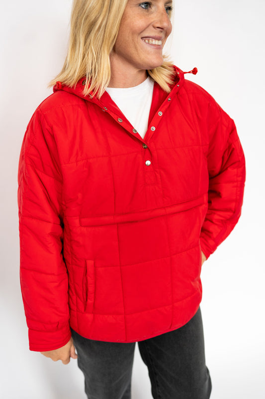 Bright red quilted design for a bold, sporty look
Lightweight yet warm insulated puffer style
Snap-button front with adjustable hood
Large front kangaroo pocket + side pockets for essentials
Relaxed fit – easy to layer over sweaters and hoodies
Available in XS, S/M, and L/XL