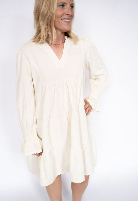 00% cotton corduroy
Long sleeves for all-day comfort
Flowy tiered skirt
Flattering A-line silhouette
Button-back detail for easy wear
Sizes XS–XXL