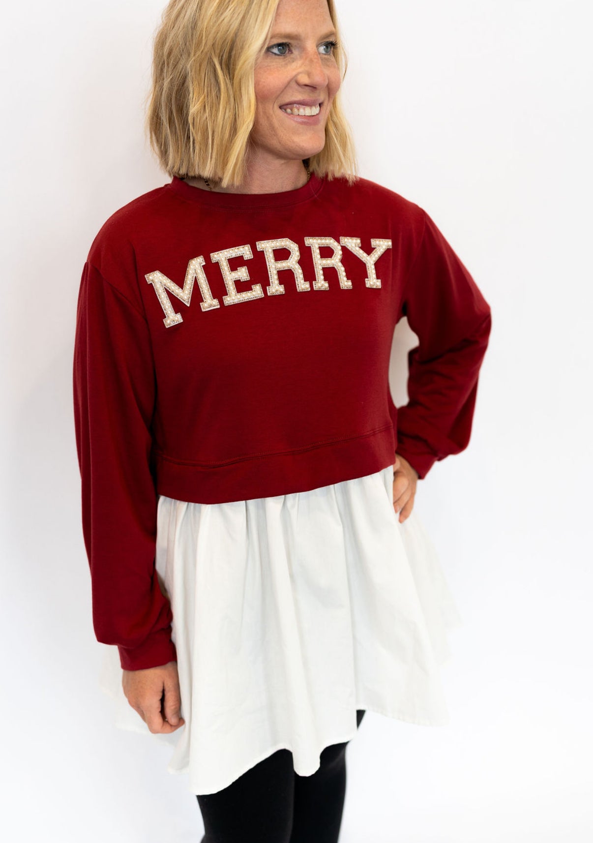 Brand: Simply Southern
Top: soft sweatshirt material with pearl “MERRY” appliqué
Bottom: lightweight woven skirt for a cute layered effect
Relaxed, easy fit with ribbed cuffs and hem
Colors: Cranberry red + white
Available in sizes XS–XXL