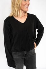 Soft + lightweight fabric for all-day comfort
Relaxed fit with a touch of shape at the waist
Subtle bubble hem design for easy styling
Pairs perfectly with denim, skirts, or layered under jackets
Available in sizes S–XL